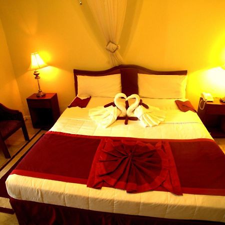 Executive Airport Hotel Ентебе Екстериор снимка