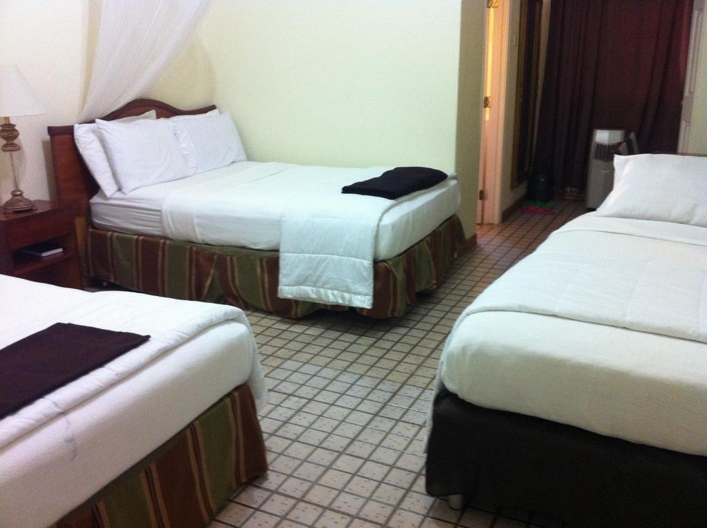 Executive Airport Hotel Ентебе Стая снимка