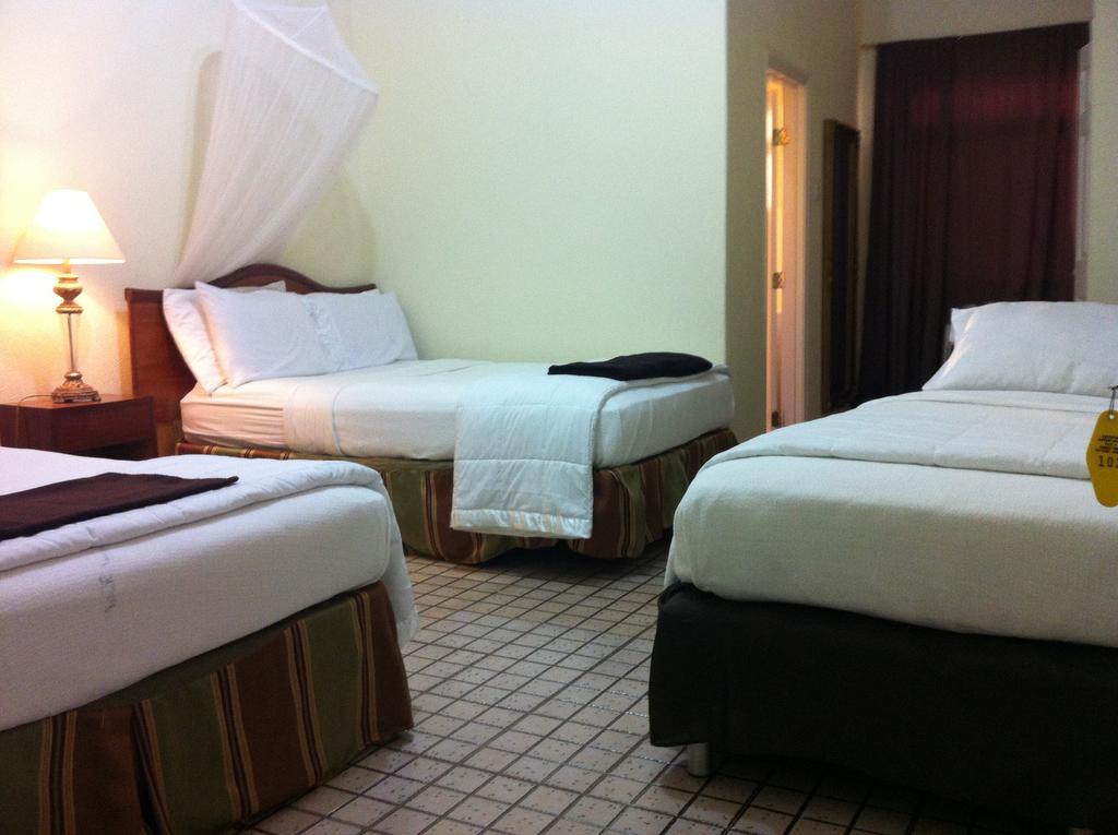 Executive Airport Hotel Ентебе Стая снимка