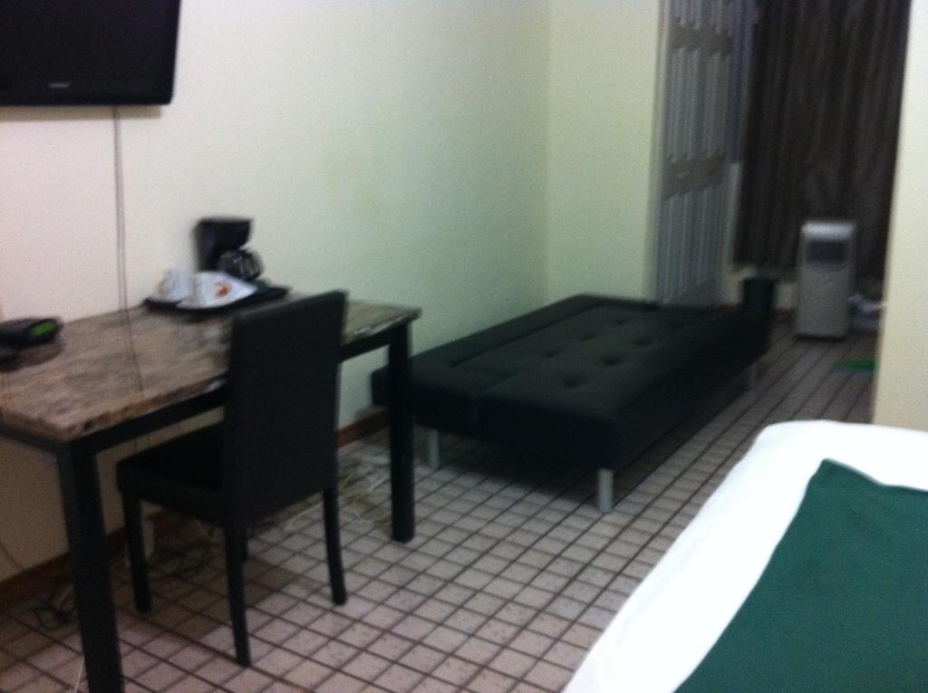Executive Airport Hotel Ентебе Стая снимка