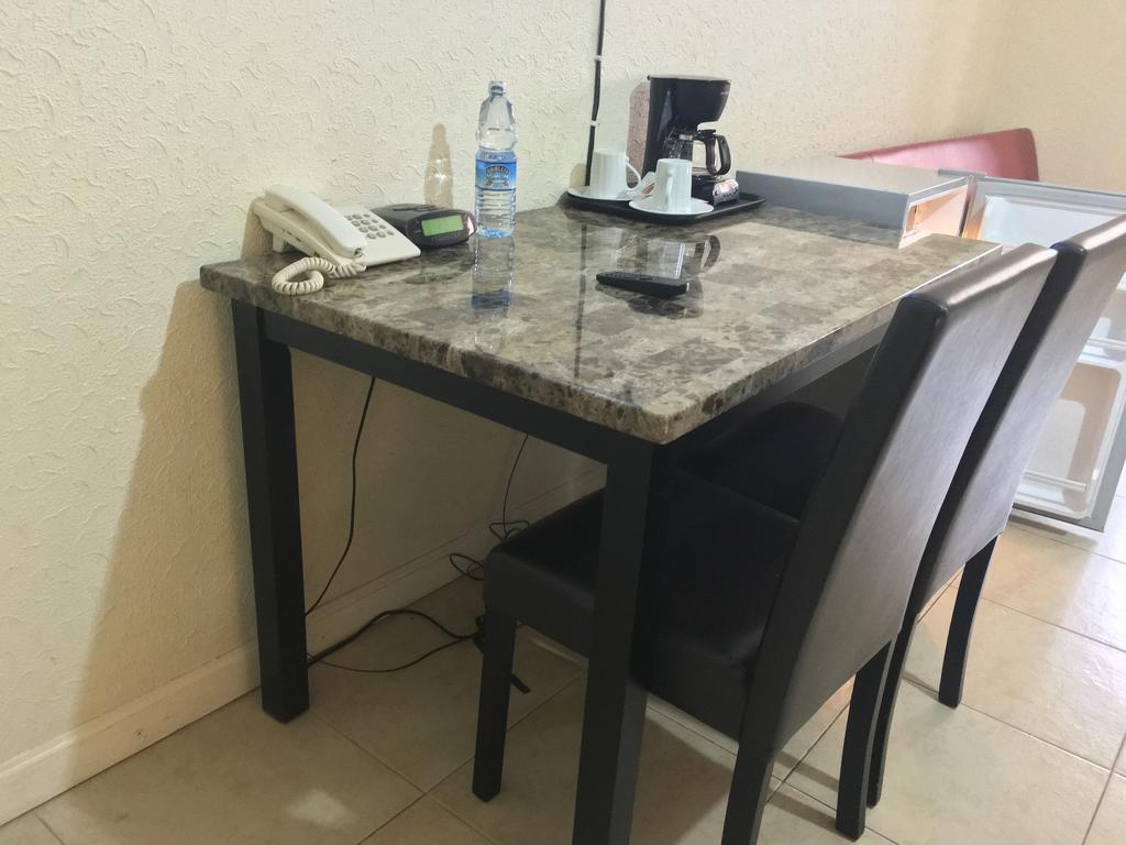 Executive Airport Hotel Ентебе Екстериор снимка
