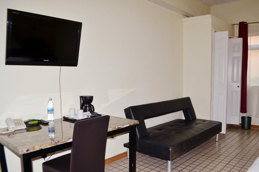 Executive Airport Hotel Ентебе Екстериор снимка