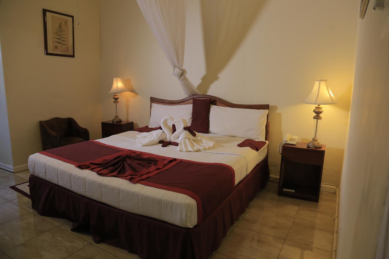 Executive Airport Hotel Ентебе Екстериор снимка