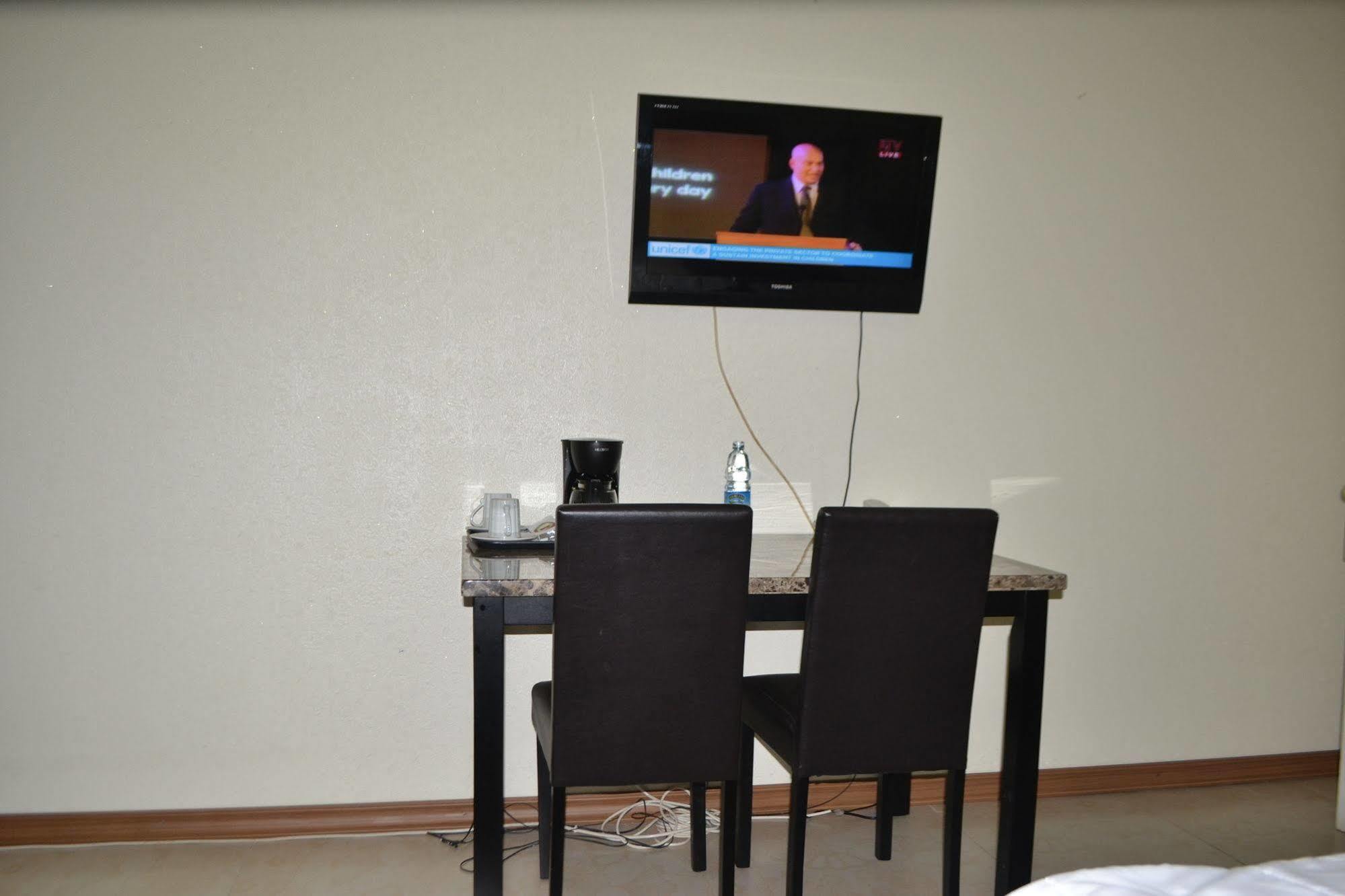 Executive Airport Hotel Ентебе Екстериор снимка