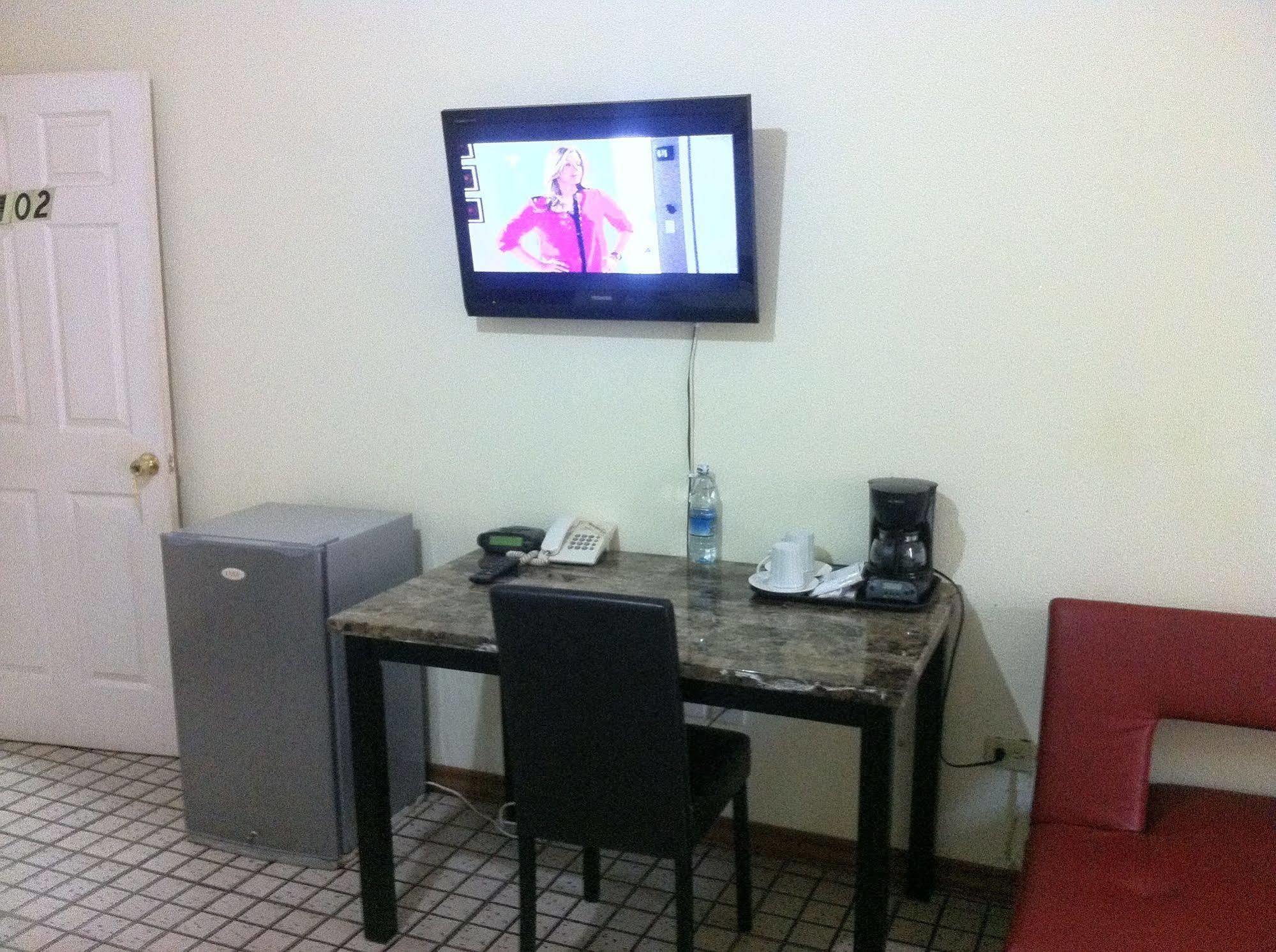 Executive Airport Hotel Ентебе Екстериор снимка