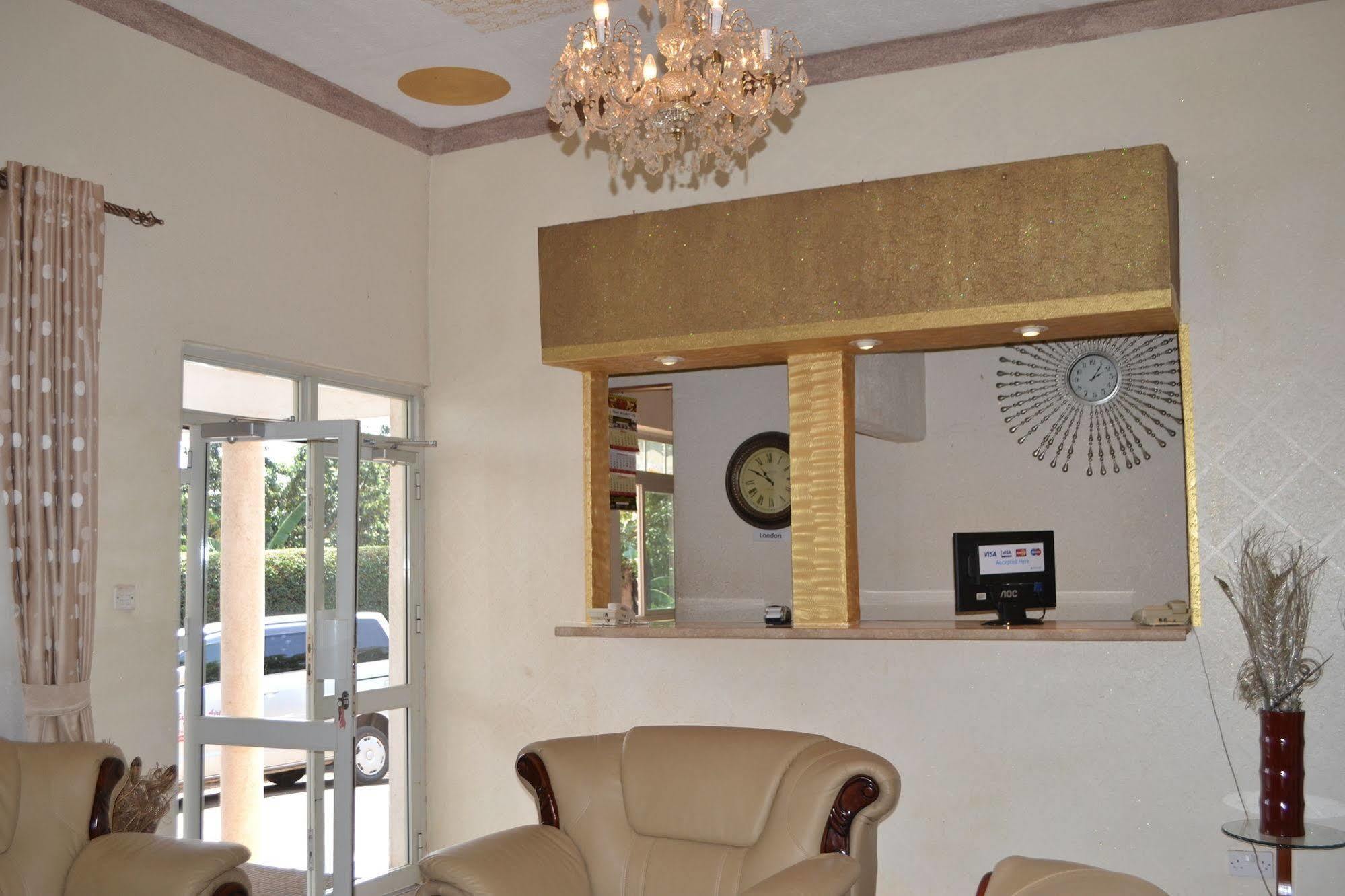 Executive Airport Hotel Ентебе Екстериор снимка