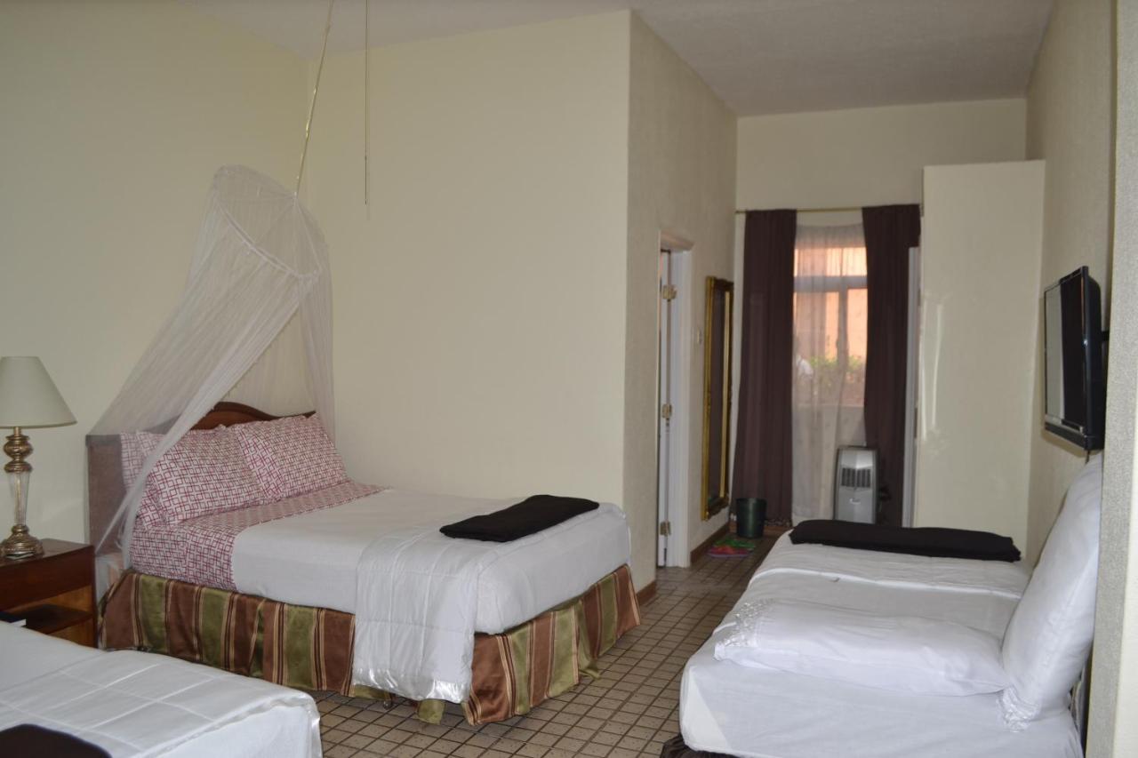 Executive Airport Hotel Ентебе Екстериор снимка