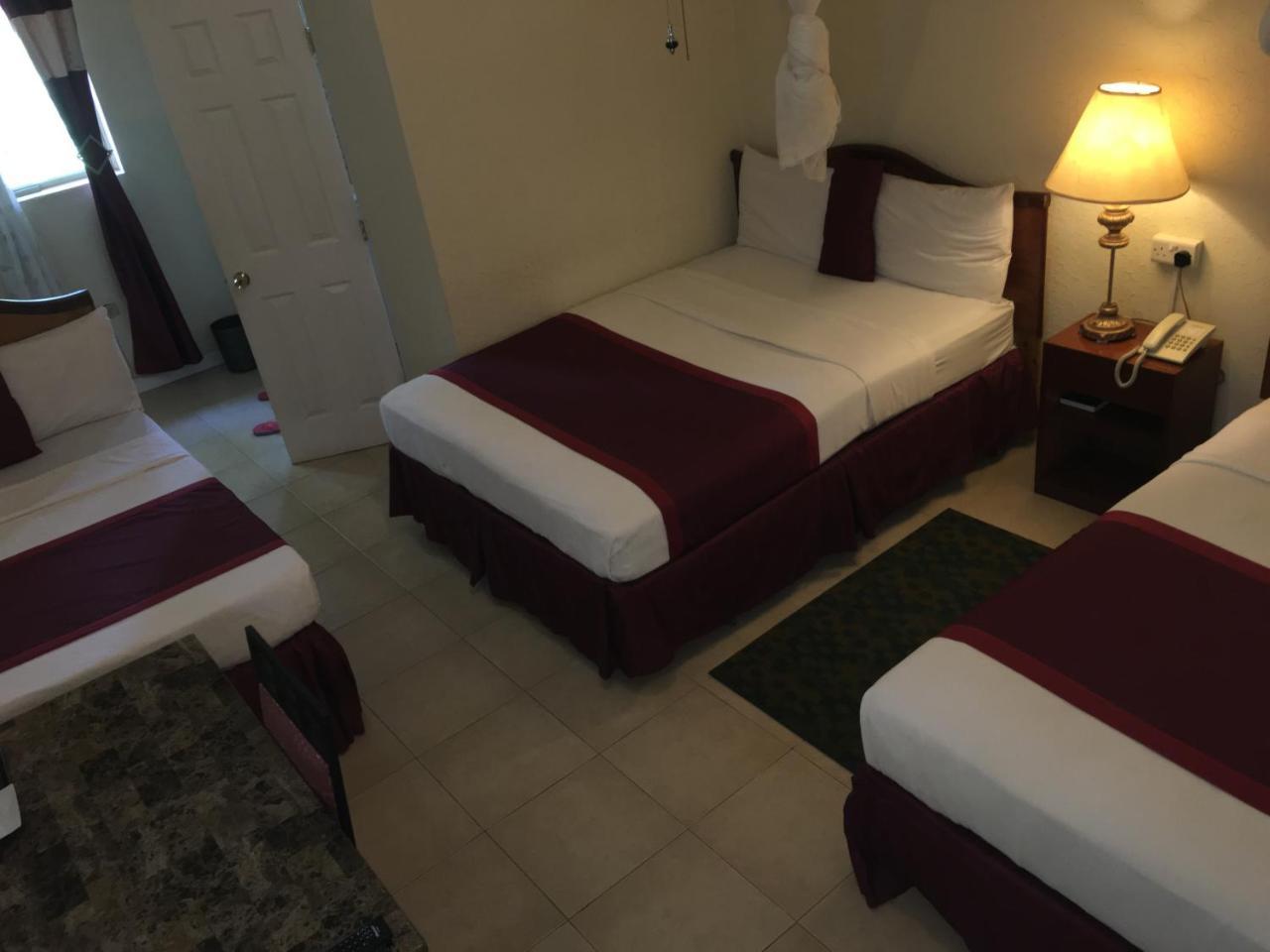 Executive Airport Hotel Ентебе Екстериор снимка