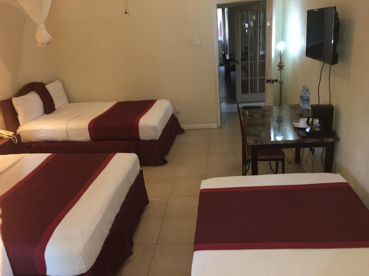 Executive Airport Hotel Ентебе Екстериор снимка