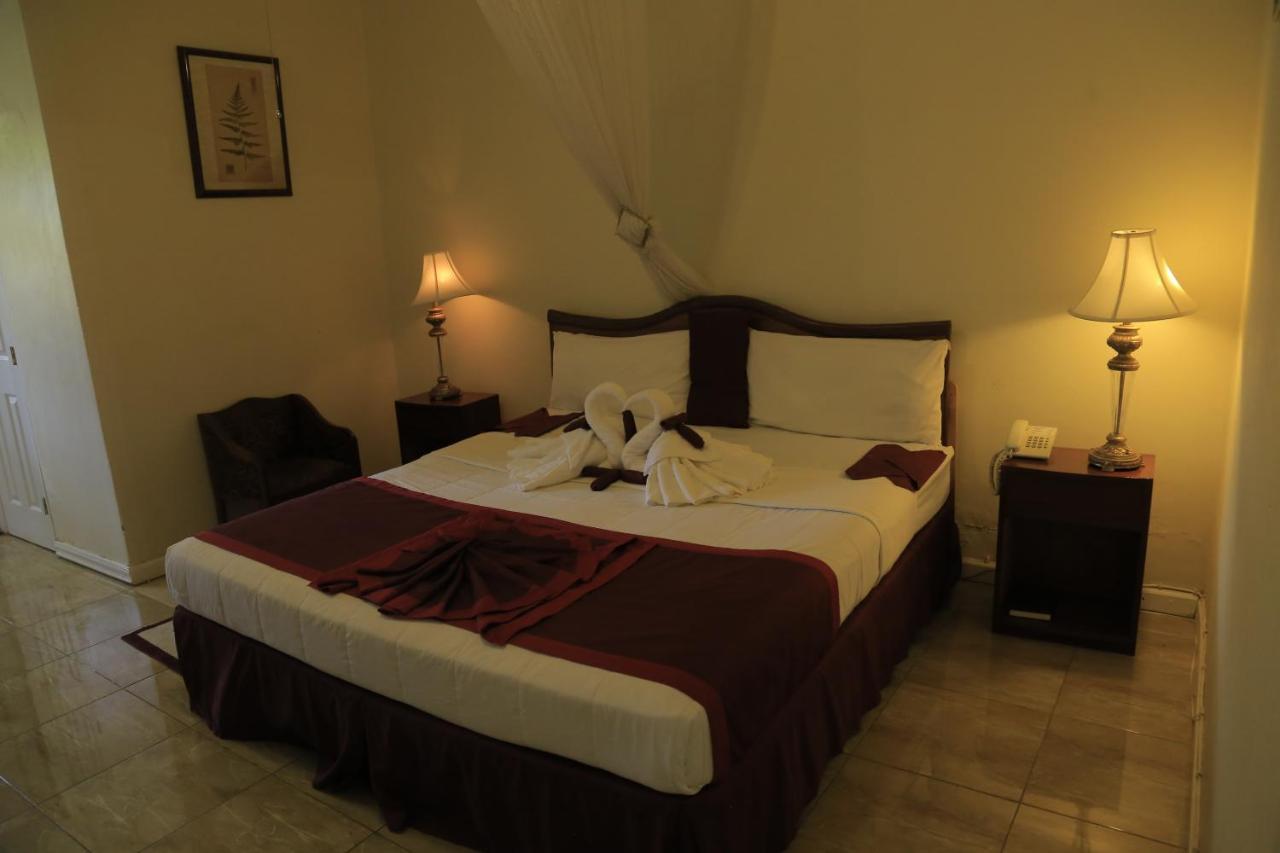 Executive Airport Hotel Ентебе Екстериор снимка